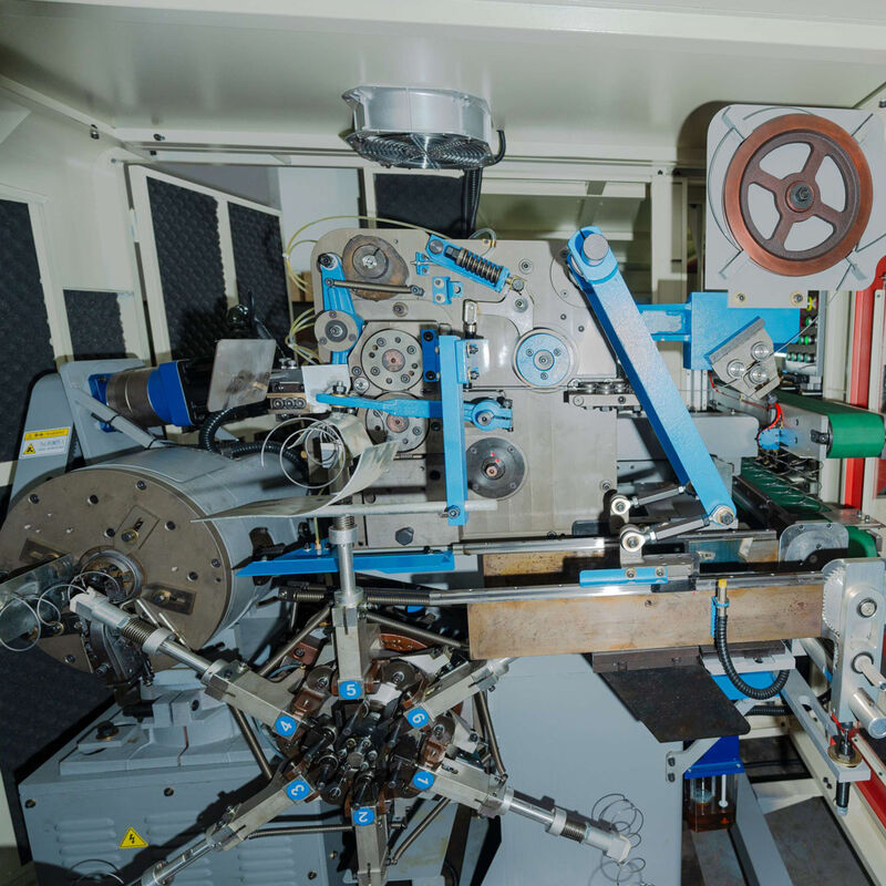 Pojemność 60-90 arkuszy 8 godzin Linia produkcyjna materaców Całkowita moc Około 35 KVA Wysokiej mocy Sprzęt do produkcji materaców